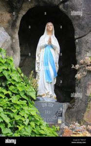 Église Sanctuaire Grotte de Lourdes Grotte de La Villegégu à Couffé
