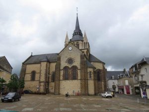 Eglise Notre-dame de Fresnay-sur-sarthe à Fresnay-sur-Sarthe