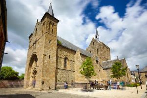 Église Notre Dame à Pontorson