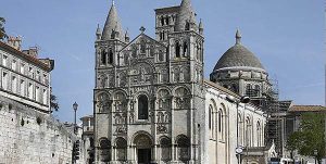 Église Angoulême : Cathédrale Saint Pierre à Angoulême