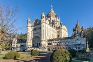 Église Basilique Inférieure Sainte Thérèse à Lisieux
