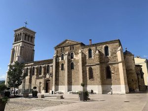 Église Cathédrale Saint Apollinaire à Valence