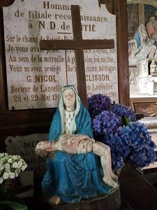 Église Chapelle Notre Dame de La Pitié Itron Varia An Drué à Mellionnec